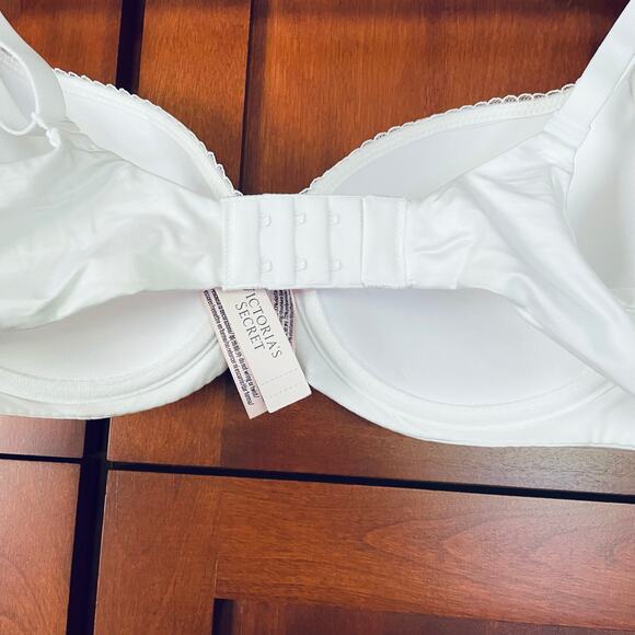 Victoria's Secret Bra Body by Victoria Lightly Lined Demi White Size 36D NEW - Picture 4 of 7